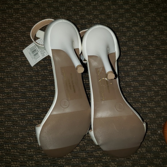 Heels - Picture 3 of 3